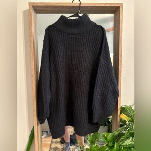 THE BEST CHUNKY BLACK SWEATER